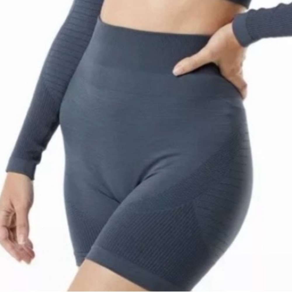 Alphalete Carbon Ozone Seamless Shorts 5”